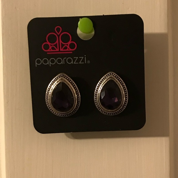 Women’s earrings. - Picture 1 of 3